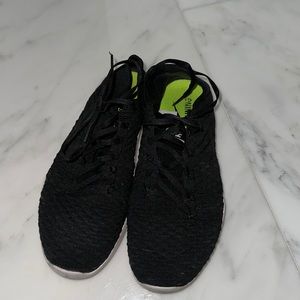 NIKE ALL BLACK FLYNIT FREE size 7